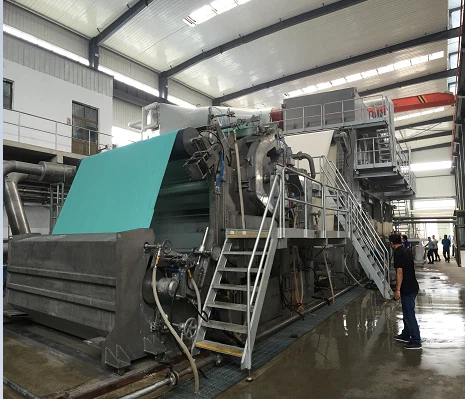Màquina de fabricació de teixits facials